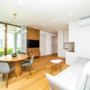 SAUNA & SPA White Deluxe with terrace by OneApartments