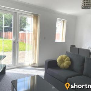 SHORTMOVE - Contractors 3 bed Kitchen Wifi Garden