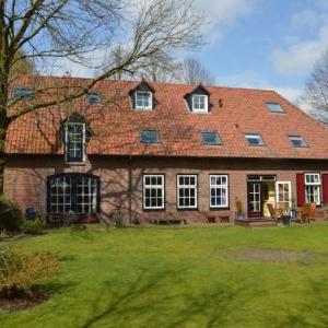 Sprawling Farmhouse in Mill with Fenced Garden