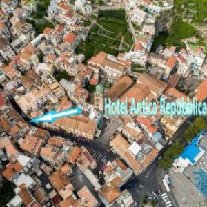 Hotel Antica Repubblica in the historical center 2 minutes awayat 170mt from the Sea