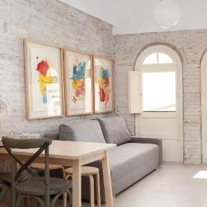 Renovated 1-bedroom Flat In Born