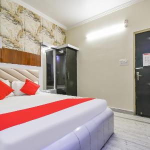 OYO Flagship 79796 Hotel Royal Inn
