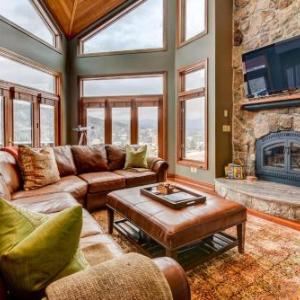 C2 Luxurious townhome stunning views AC stone fireplace beautiful kitchen STEPS TO SKI TRAIL