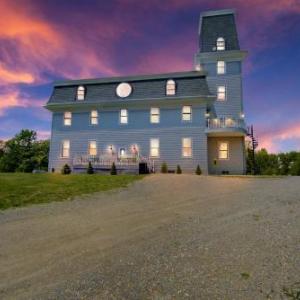 Starlight Tower Manor - 8 Bedrooms Amazing Views of Countryside