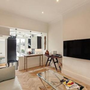 Modern & Trendy 1Bed sleeps 4 in Chelsea