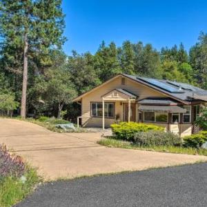 Pine Mountain Retreat with Deck about 2 Mi to Lake!