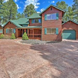 Spacious Pinetop Home with Back Yard and Fire Pit