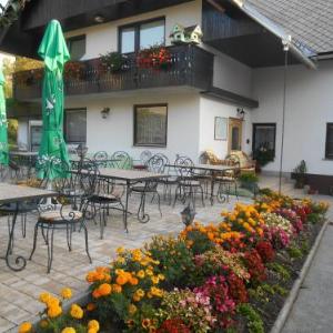 Apartments & Rooms Preseren