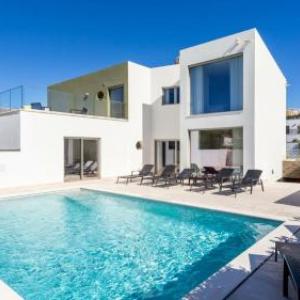 Villa in Pateo Sleeps 8 with Pool Air Con and WiFi