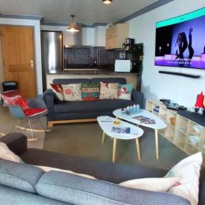 Appartement rénové chaleureux et moderne 120m² 10-12 pers accès direct aux pistes stationnement inclus - FR-1-545-20