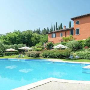 Exclusive Apartment in Costermano with Jacuzzi