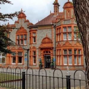 Hotels near Loddon Valley Leisure - Hillingdon Prince Hotel