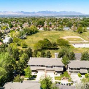 Cottonwood Village Retreat - 6 Homes Together *Perfect for Reunions & Groups!