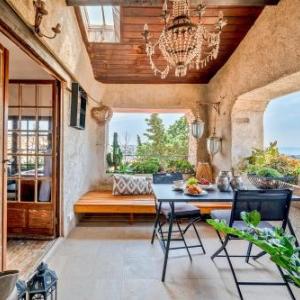 Maison Sans Delai with Sea View Terrace - Happy Rentals