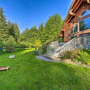 Quiet 40-Acre Forest Lodge with Hot Tub and Sauna