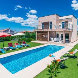 Villa Stefanja kids friendly with sea view near Fažana