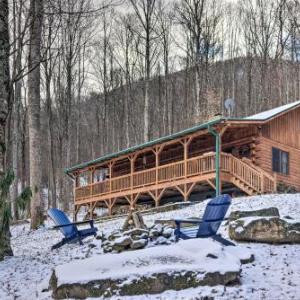 Secluded Mountain-View Cabin with Great Porch!