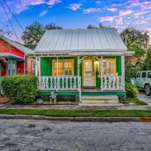 Quaint Modern Downtown Cottage