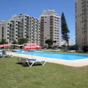 Inviting 2-Bed Apartment in Armacao de Pera