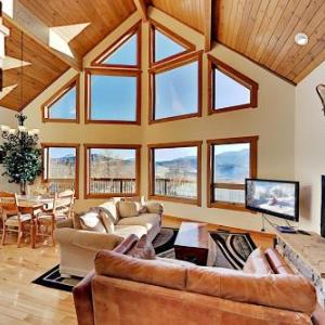 Hillside Retreat - Stunning Lake & Mountain Views home