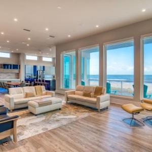 Oceanfront Designer Masterpiece - Rooftop Hot Tub home