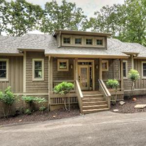 Lake Escape Luxury Rental Home in Big Canoe