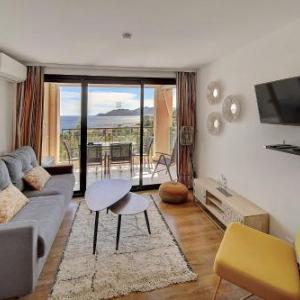 Upstays - 2 Rooms - Renovated - Pool - Parking
