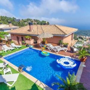 Lloret de Mar Villa Sleeps 10 Pool WiFi