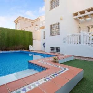 Appealing Holiday Home in Hijar- Las Gabias with Pool