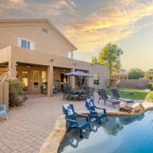 Desert Paradise - Private Heated Pool & Hot Tub home