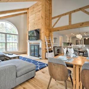 Chic Dover Home with Hot Tub 4 Mi to Mt Snow!