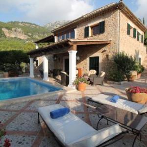 Deia Villa Sleeps 10 with Pool and Air Con