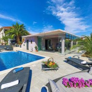 Holiday home Okrug Donji 49