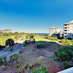 Ocean-View Cinnamon Beach Gem - Pools & Walkover condo