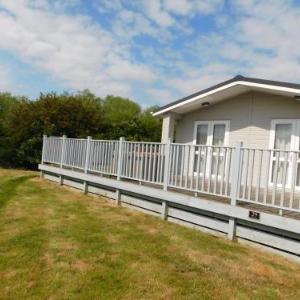 Lovely 2-Bed Lodge with hot tub and sauna in Ely