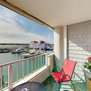 Marlin Marina-View Getaway - Balcony & Pool condo