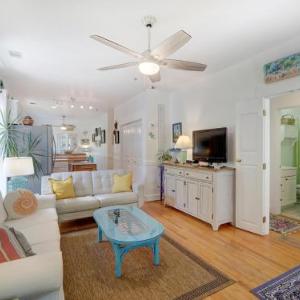 Heated Pool Flex Cancellation Sunny & Colorful Beach Cottage