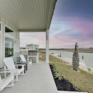 Waterfront Luxury - Private Dock & Outdoor Kitchen home