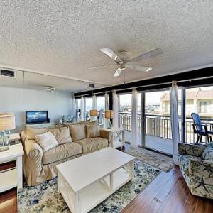 Top-Floor Corner Condo - Balcony & Ocean Views condo