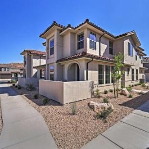 Sun-Soaked Townhome 42 Mi to Zion Natl Park