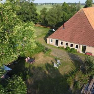 Lovely Farmhouse in Giethoorn with Jacuzzi