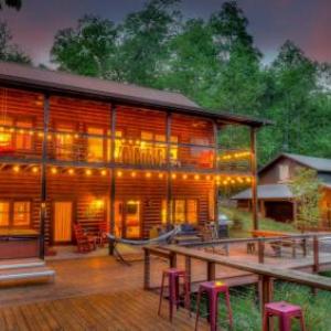 Endless Echo- Dog Friendly Close to Activities Party Porch!