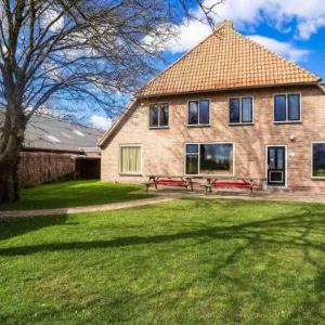 Ravishing Holiday Home in Giethoorn with Hot Tub near Lake