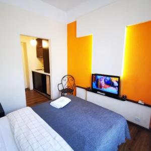 Orange studio with balcony ✨