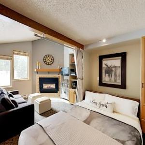 Iron Horse Ski-In & Ski-Out - Balcony & Fireplace condo