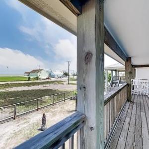 Bay-View Delight - Walk to Beach Pier & Dining home