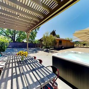 Maison du Soleil - Hot Tub - AC & Heated Floors home