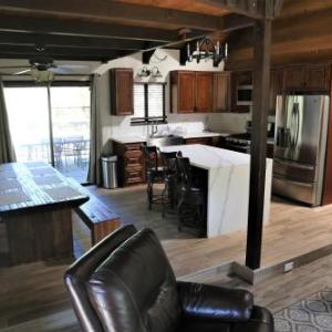 Wildhorse Lodge - recently remodeled home super close to the lake and the slopes!