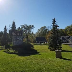 Captain's Quarters Motel