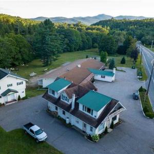 Covered Bridge River View Lodge